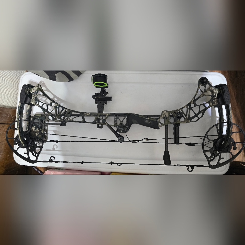 Lift Compound Bow with Camo Design